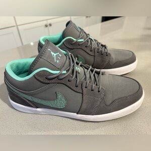 Air Jordan V.2 Low 'Green Glow' Men’s Size 9 Nike